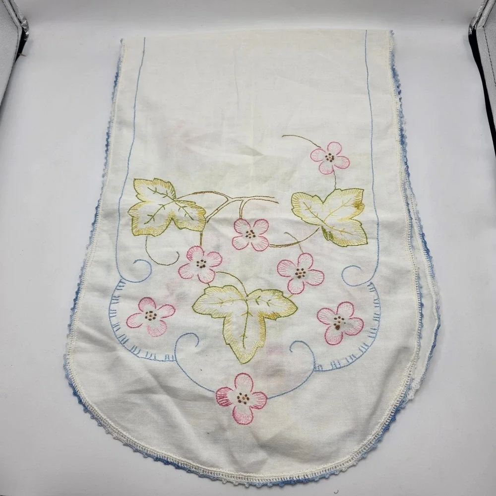 Cottagecore Dresser‎ Scarf White Pink Floral Hand Embroidered Vintage Runner